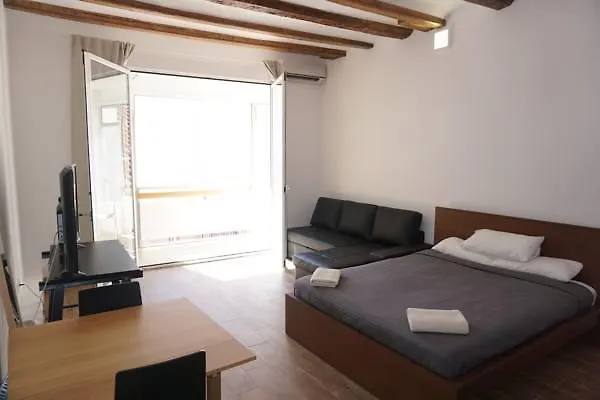 Spacious Doubleroom Apartment At Sants Spain